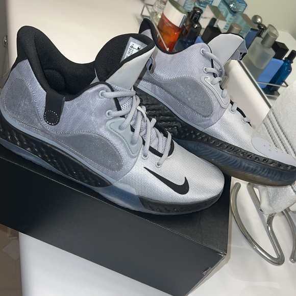 NIKE KD TREY 5 7 'WOLF GREY' WOLF GREY/WHITE/DARK GREY/BLACK AT1200-002 - Picture 2 of 8